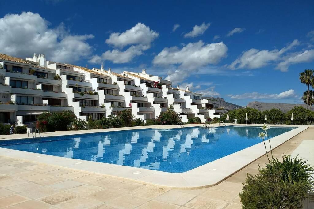דירות אלתיאה Beachfront Apt! Ac - Pool - Parking מראה חיצוני תמונה